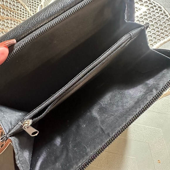 Women’s clutch wallet - Picture 4 of 9